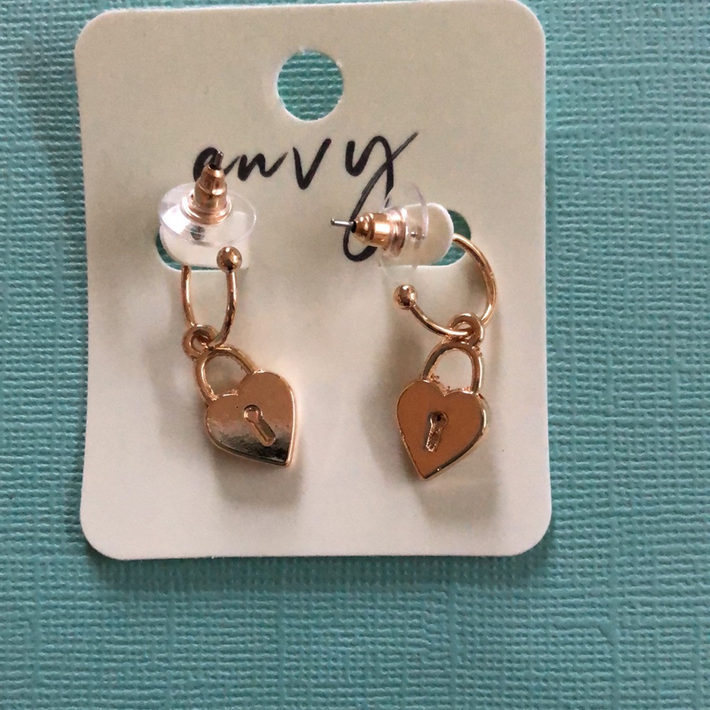 Envy Brand Gold Tone Heart Lock Short Dangle Earrings- Nwt!